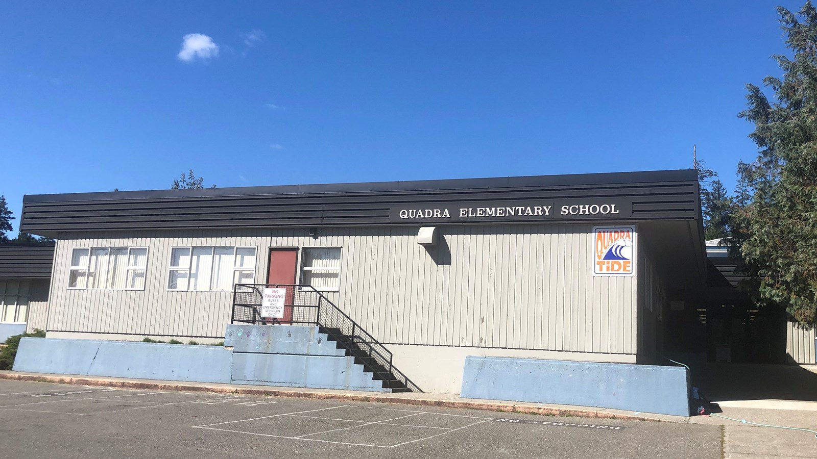 Photo of outside of Quadra Elementary.